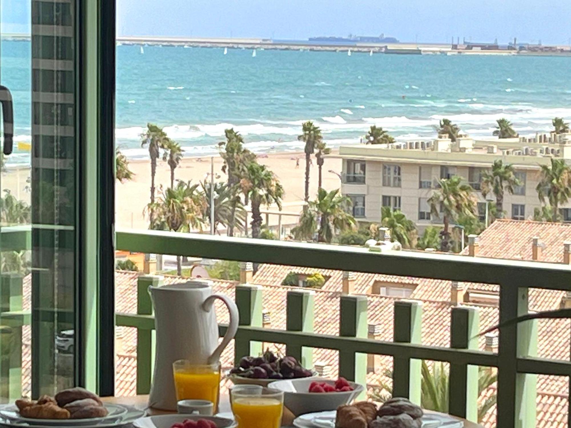 Stylish Well-Connected Beachfront Flat Valencia Exteriör bild