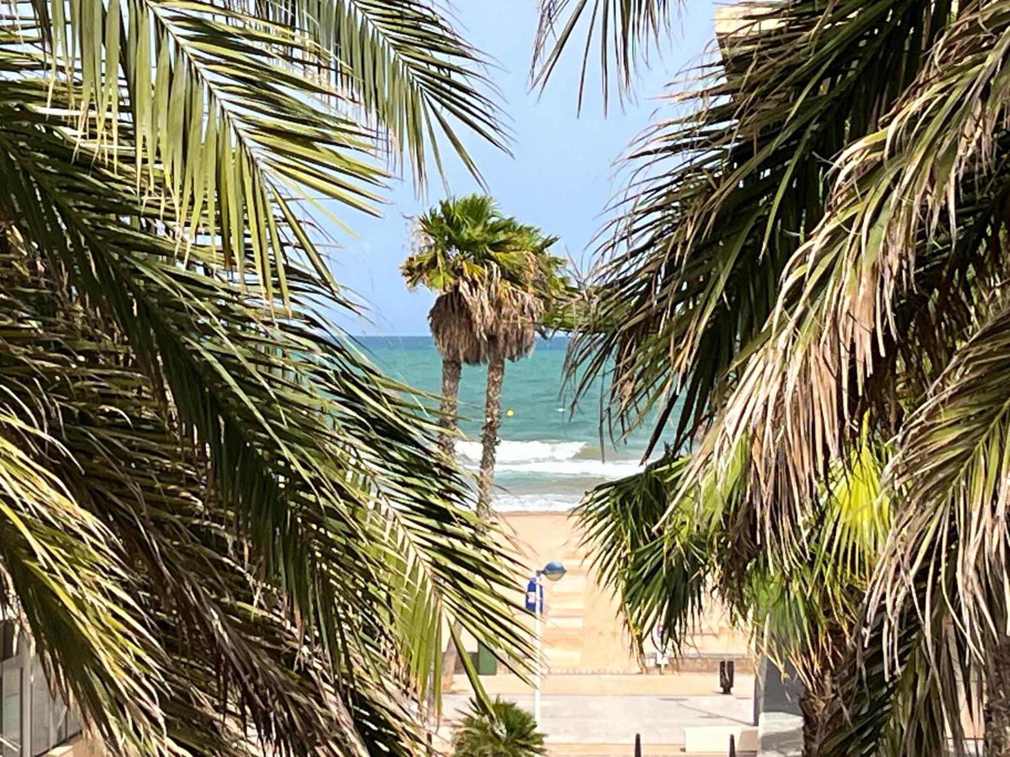 Stylish Well-Connected Beachfront Flat Valencia Exteriör bild