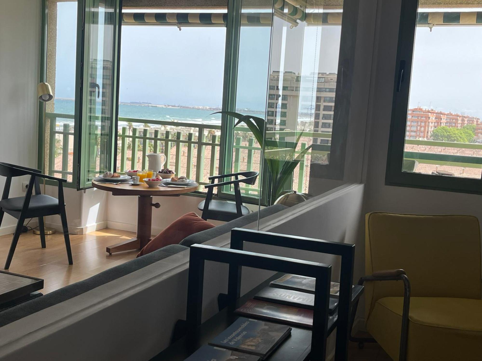 Stylish Well-Connected Beachfront Flat Valencia Exteriör bild